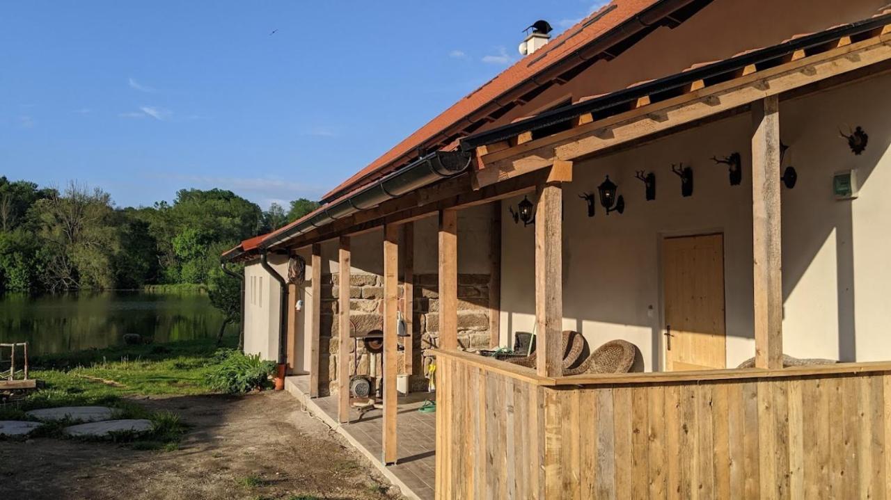 Chalupa u rybníka Střehom Dolní Bousov Exterior foto