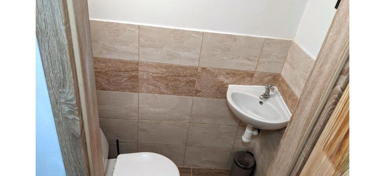 Chalupa u rybníka Střehom Dolní Bousov Exterior foto