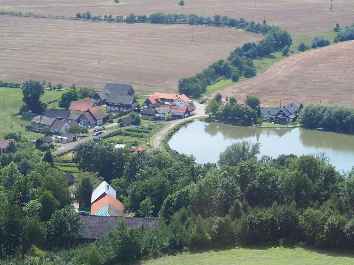 Chalupa u rybníka Střehom Dolní Bousov Exterior foto